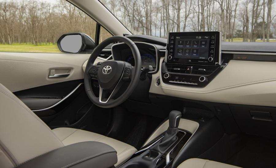 Интерьер Toyota Corolla XLE Sedan 2019 года  (NA) (фото 4 из 40)